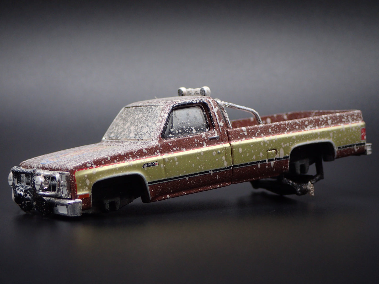 1982 82 GMC K2500 4X4 TRUCK FALL GUY SQUAREBODY 1/64 SCALE DIECAST MODEL CAR