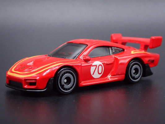 1976-1981 PORSCHE 935 RACING 1:64 SCALE COLLECTIBLE DIORAMA DIECAST MODEL CAR