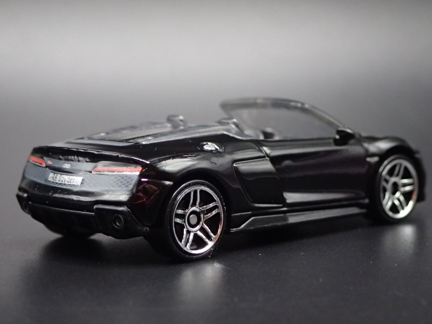 2015-2020 AUDI R8 SPYDER CONVERTIBLE BLACK 1:64 SCALE DIORAMA DIECAST MODEL CAR