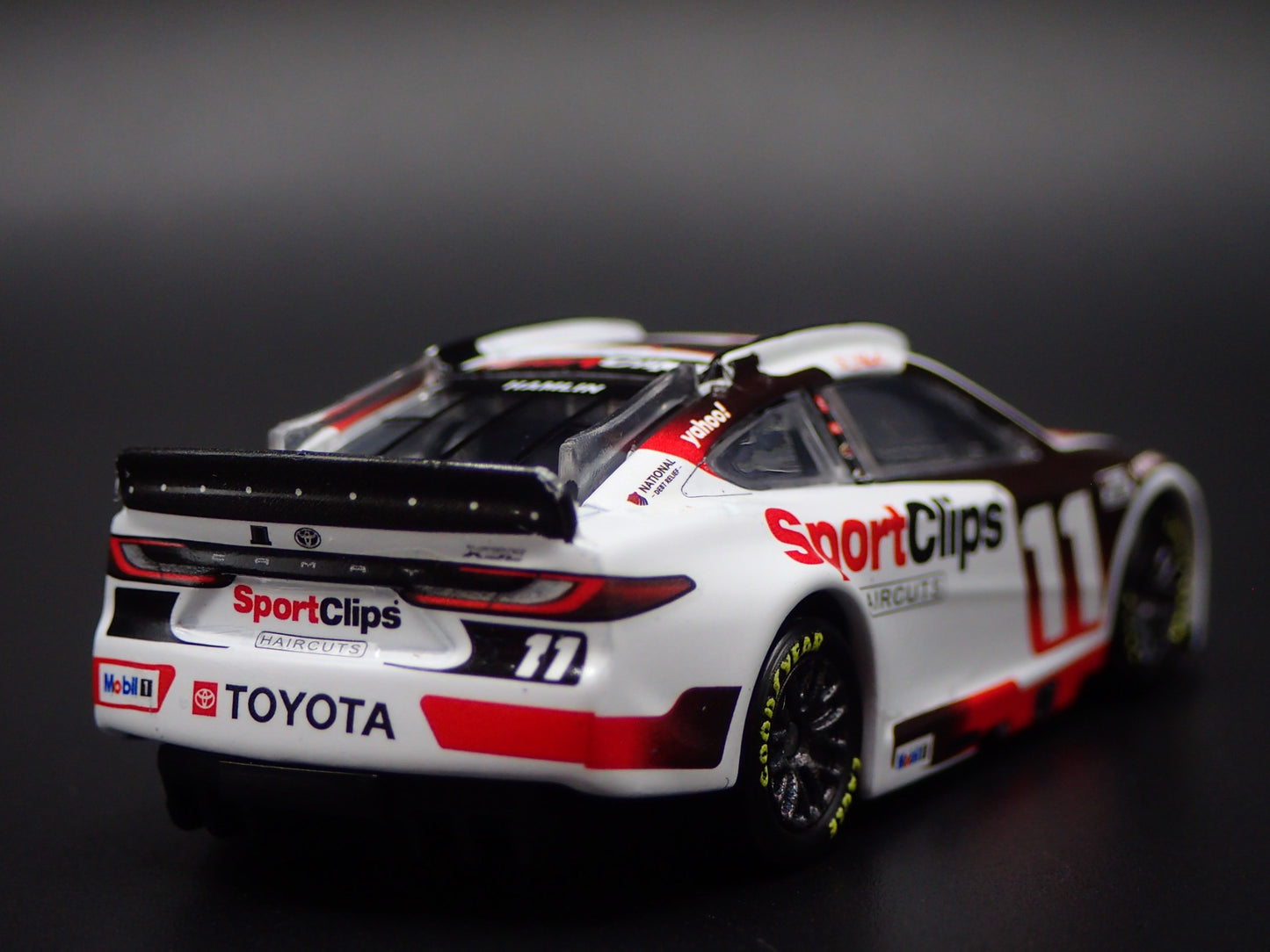 2025 25 TOYOTA CAMRY 11 DENNY HAMLIN SPORTS CLIPS NASCAR 1:64 SCALE DIECAST CAR