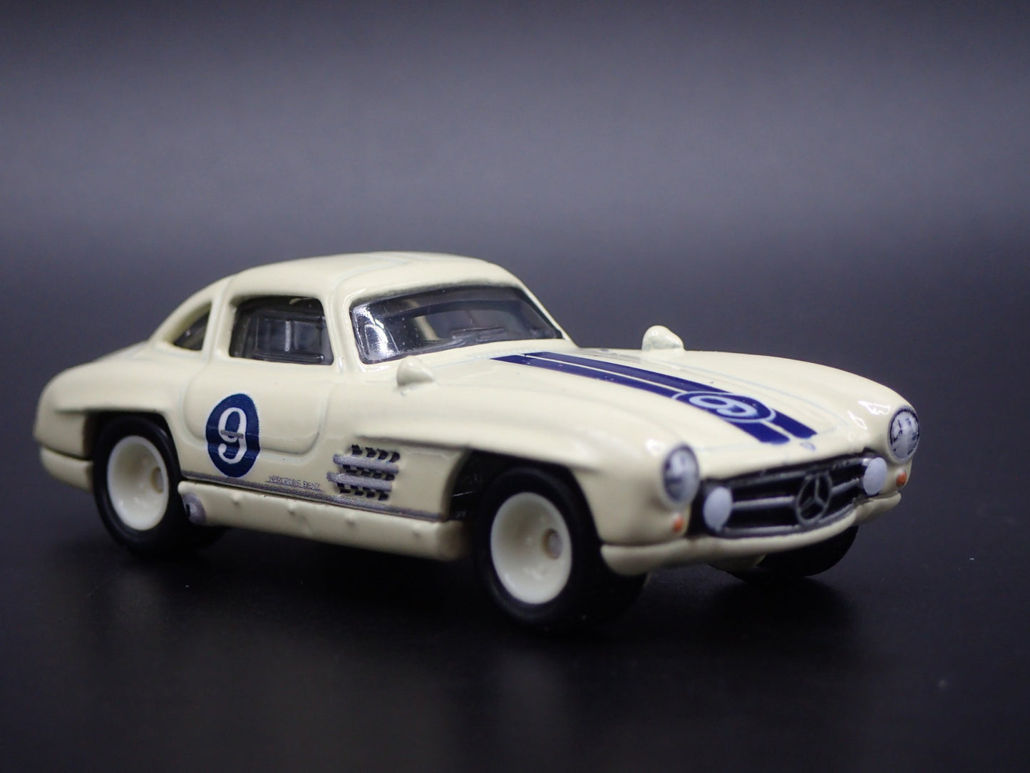 MERCEDES-BENZ 300 SL RARE 1:64 SCALE COLLECTIBLE DIORAMA DIECAST MODEL CAR