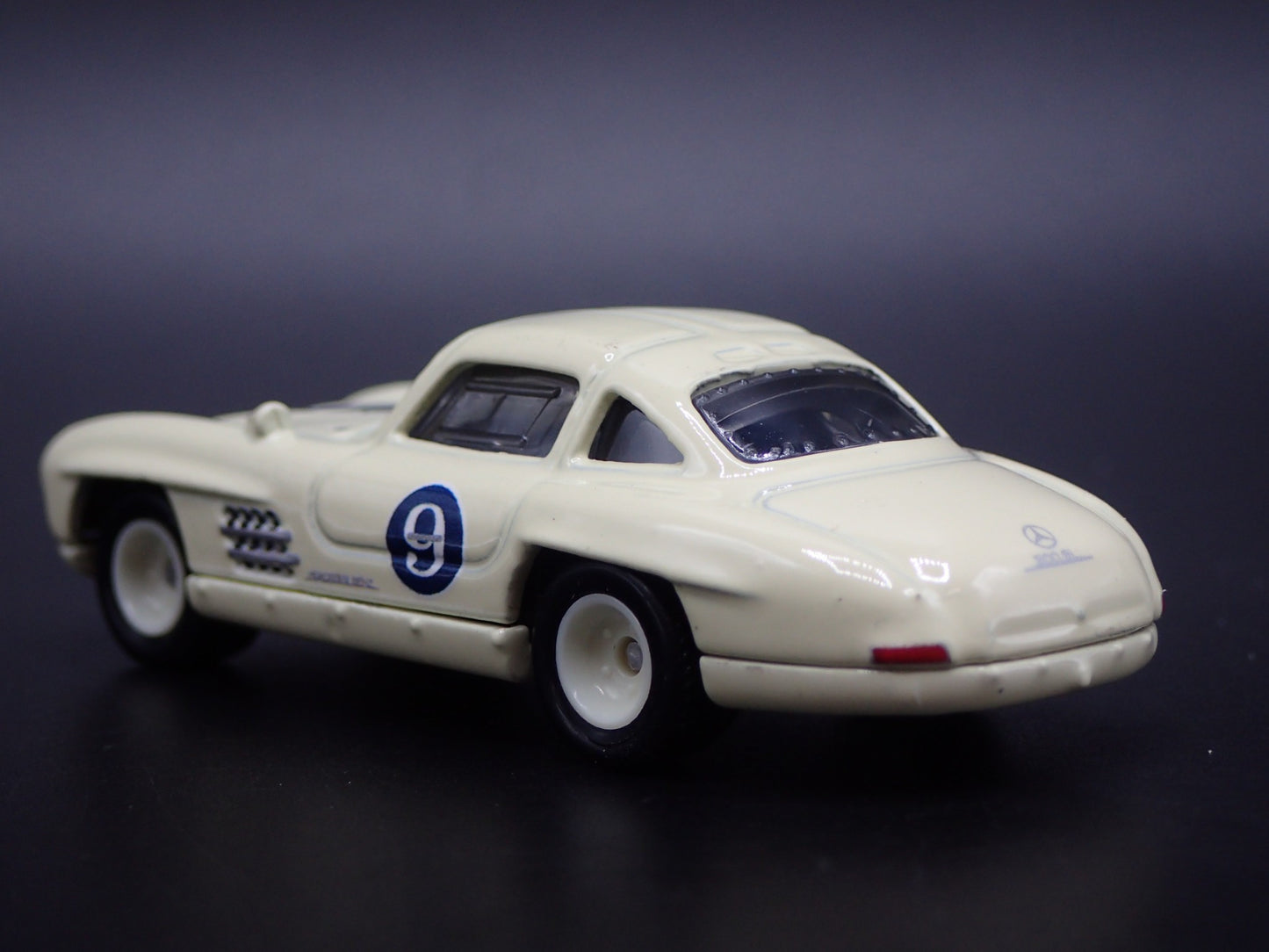 MERCEDES-BENZ 300 SL RARE 1:64 SCALE COLLECTIBLE DIORAMA DIECAST MODEL CAR