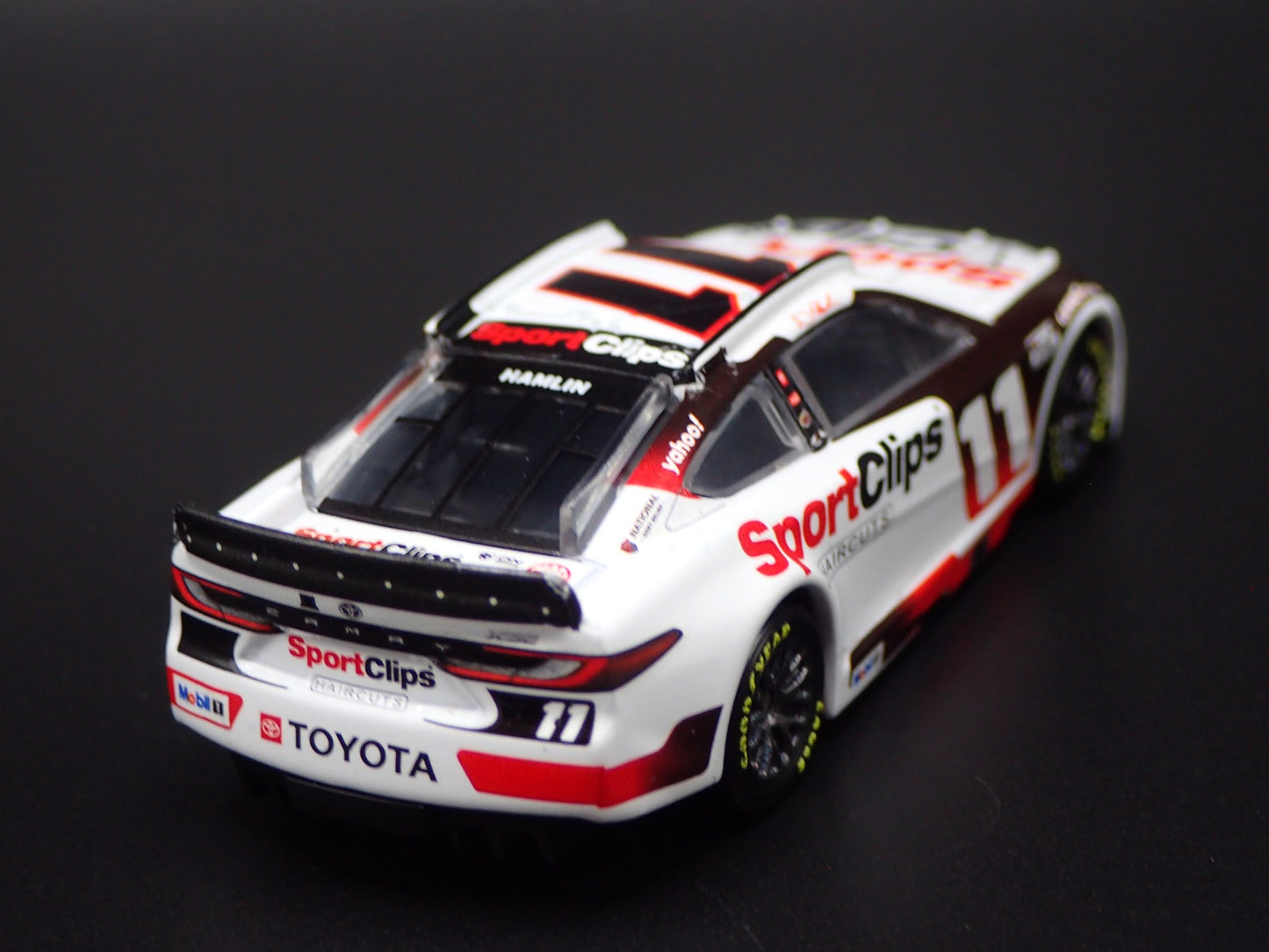 2025 25 TOYOTA CAMRY 11 DENNY HAMLIN SPORTS CLIPS NASCAR 1:64 SCALE DIECAST CAR
