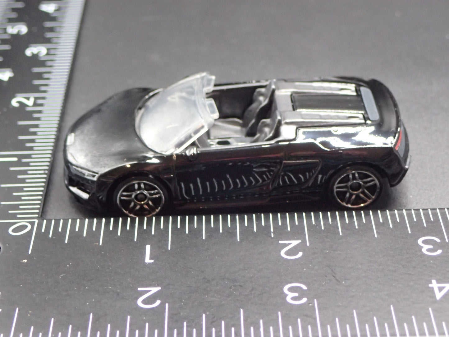 2015-2020 AUDI R8 SPYDER CONVERTIBLE BLACK 1:64 SCALE DIORAMA DIECAST MODEL CAR