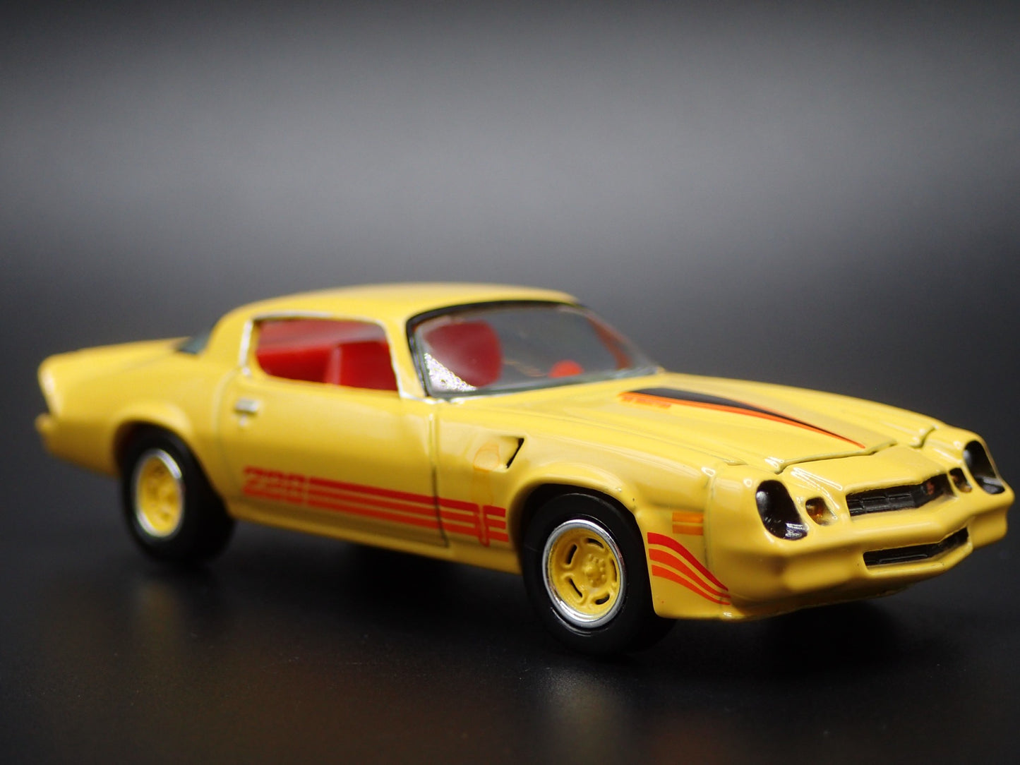 1980 80 CHEVY CHEVROLET CAMARO Z28 YELLOW 1:64 SCALE DIORAMA DIECAST MODEL CAR