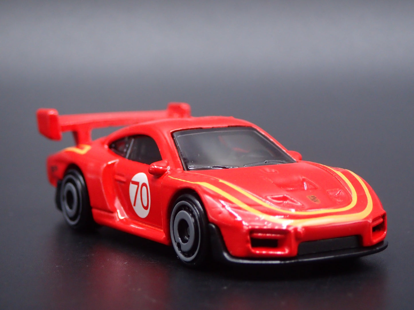 1976-1981 PORSCHE 935 RACING 1:64 SCALE COLLECTIBLE DIORAMA DIECAST MODEL CAR