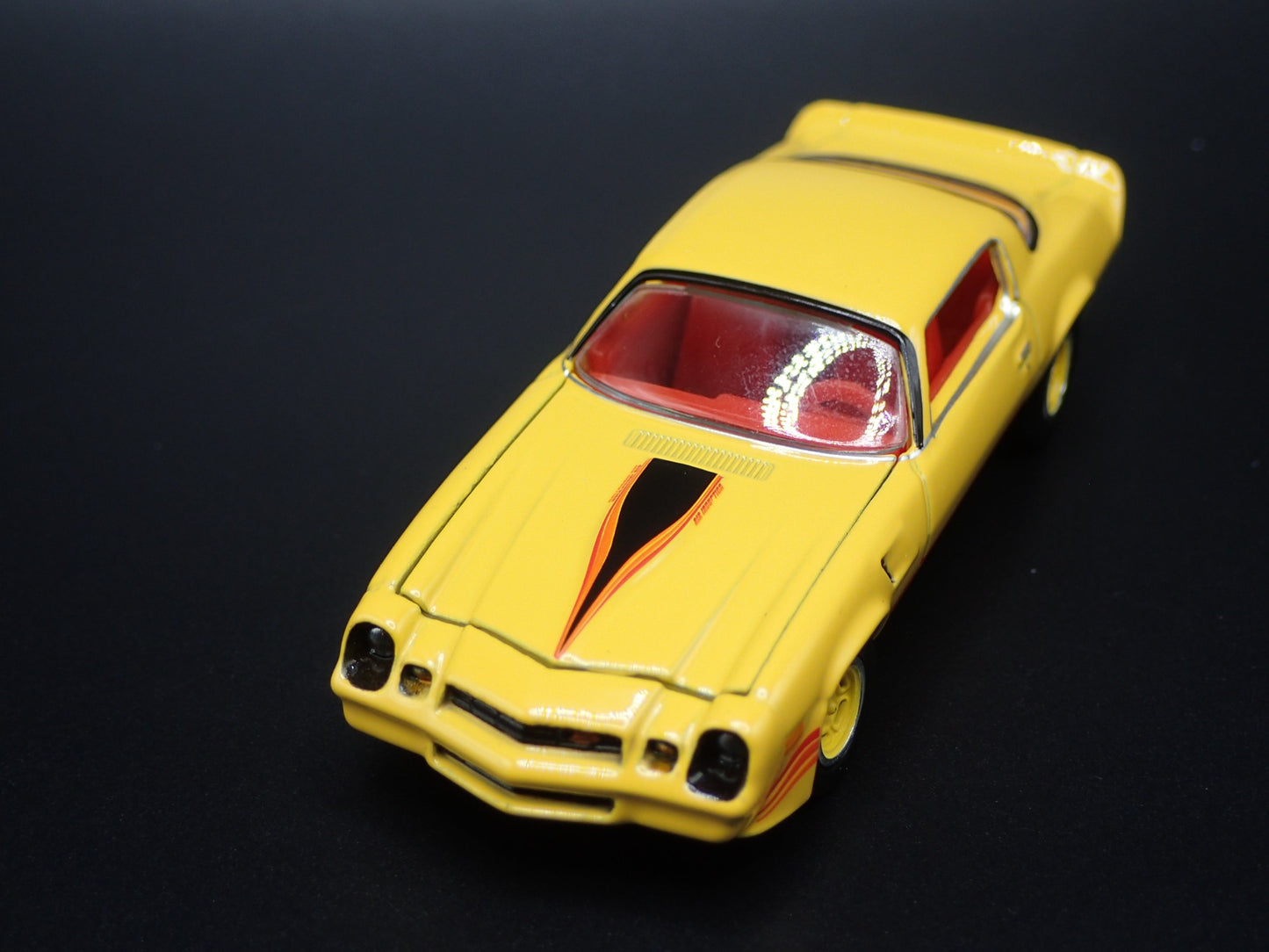 1980 80 CHEVY CHEVROLET CAMARO Z28 YELLOW 1:64 SCALE DIORAMA DIECAST MODEL CAR