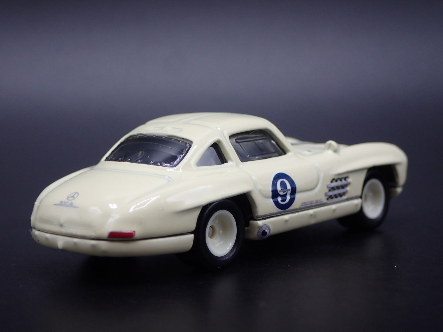 MERCEDES-BENZ 300 SL RARE 1:64 SCALE COLLECTIBLE DIORAMA DIECAST MODEL CAR