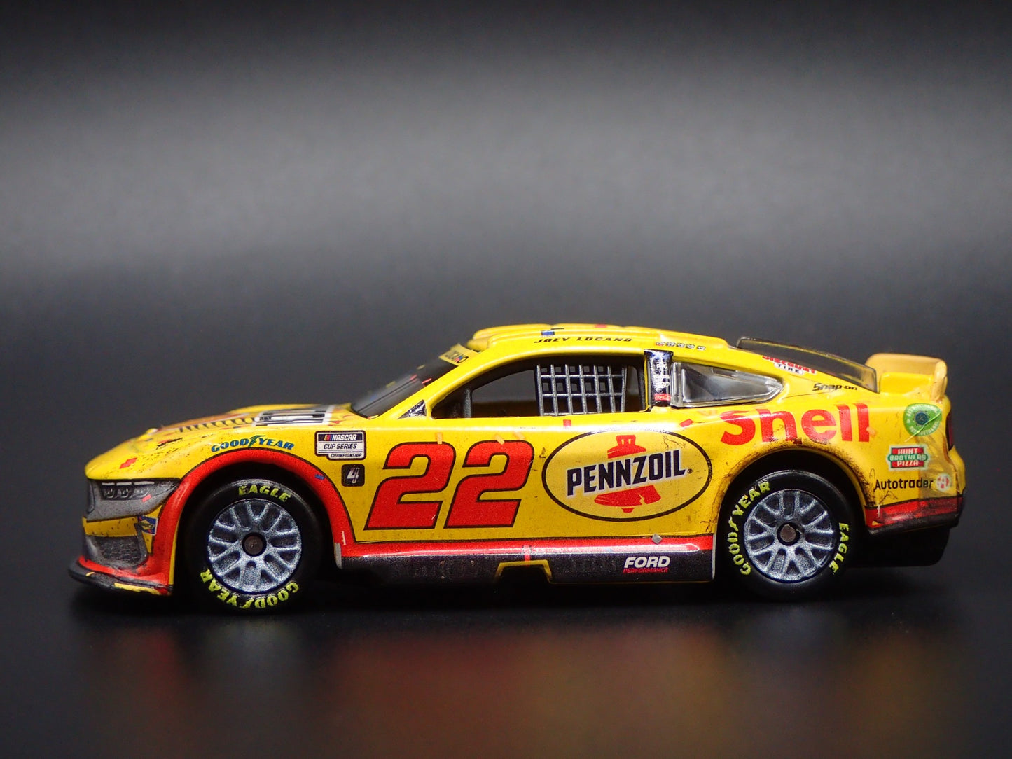 2024 24 FORD MUSTANG 22 JOEY LOGANO PENNZOIL NASCAR 1:64 SCALE DIECAST MODEL CAR