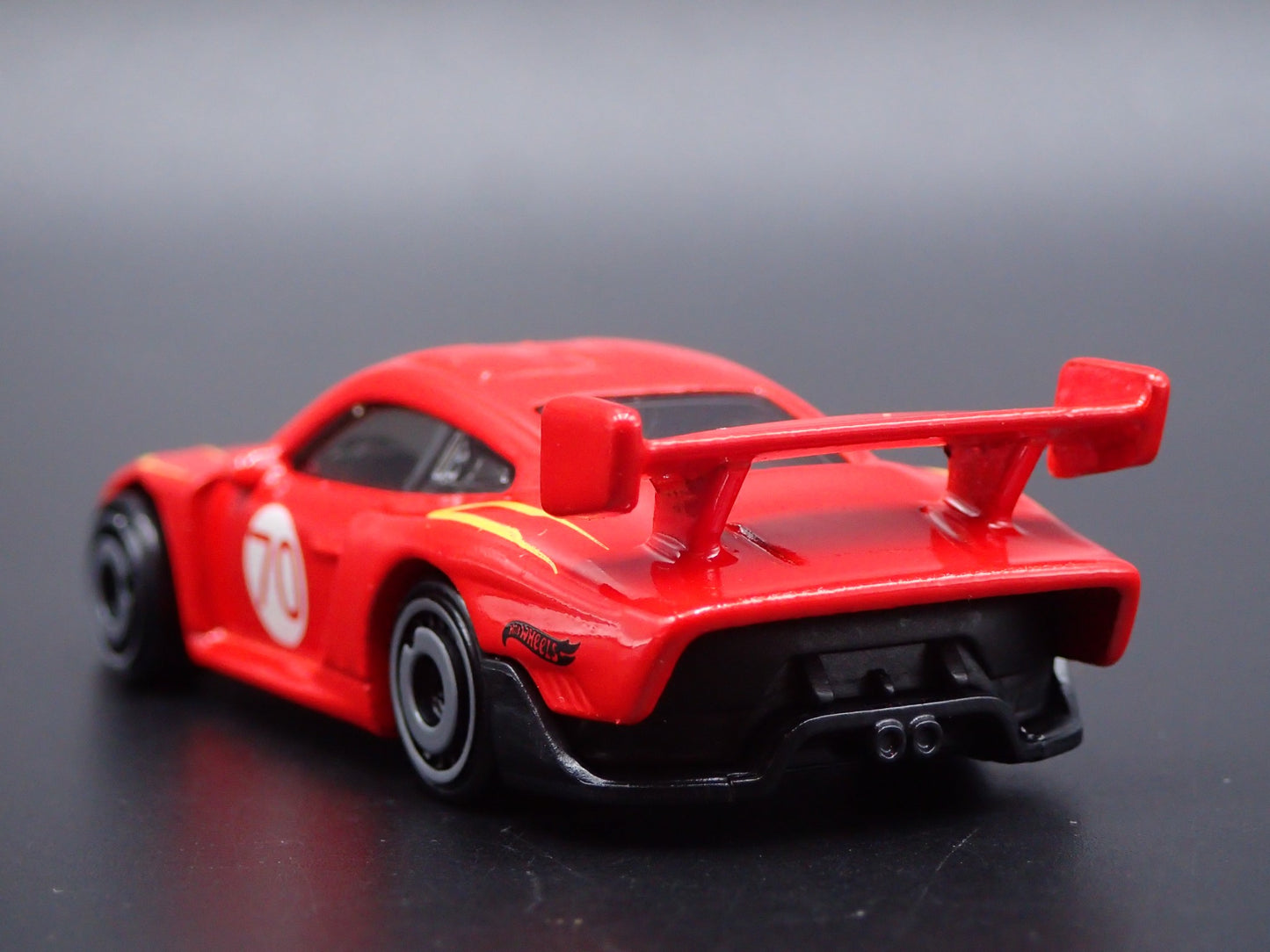 1976-1981 PORSCHE 935 RACING 1:64 SCALE COLLECTIBLE DIORAMA DIECAST MODEL CAR