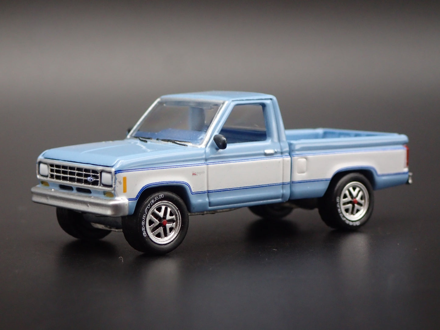 1984 84 FORD RANGER XL PICKUP TRUCK BLUE 1:64 SCALE DIORAMA DIECAST MODEL CAR