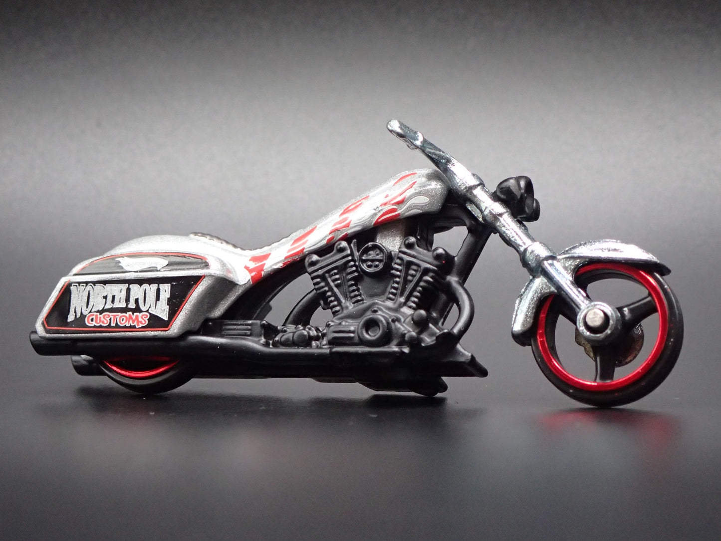 BAD BAGGER MOTORCYCLE SILVER HOT WHEELS 1:64 HW SCALE DIORAMA DIECAST MODEL CAR