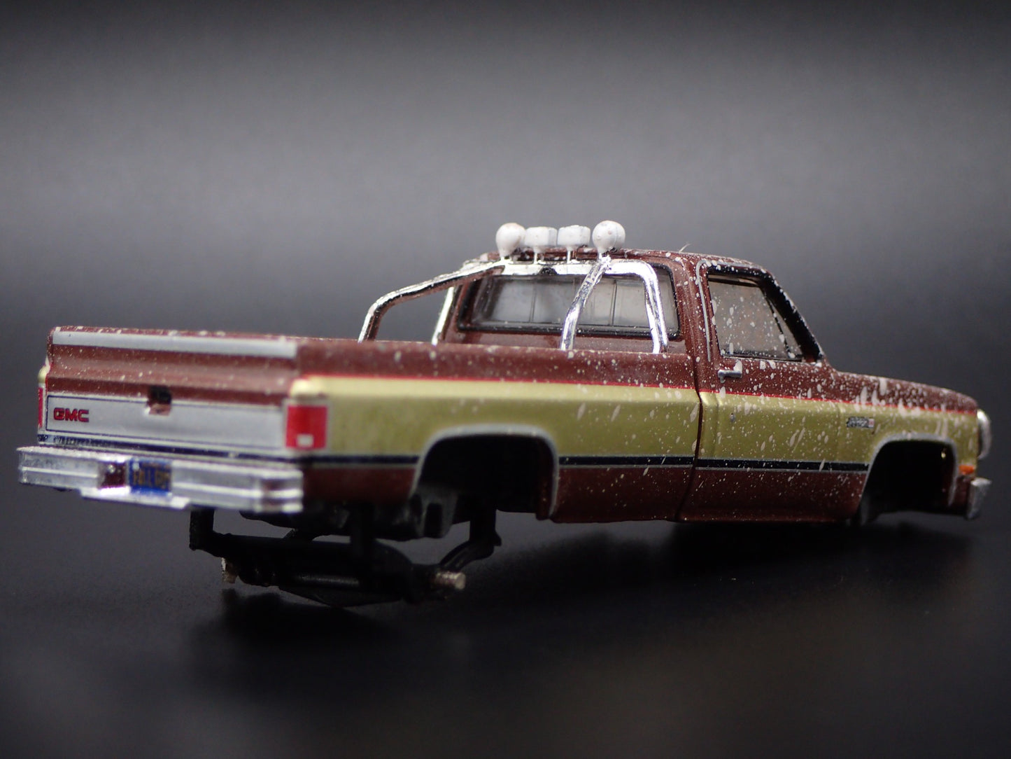 1982 82 GMC K2500 4X4 TRUCK FALL GUY SQUAREBODY 1/64 SCALE DIECAST MODEL CAR