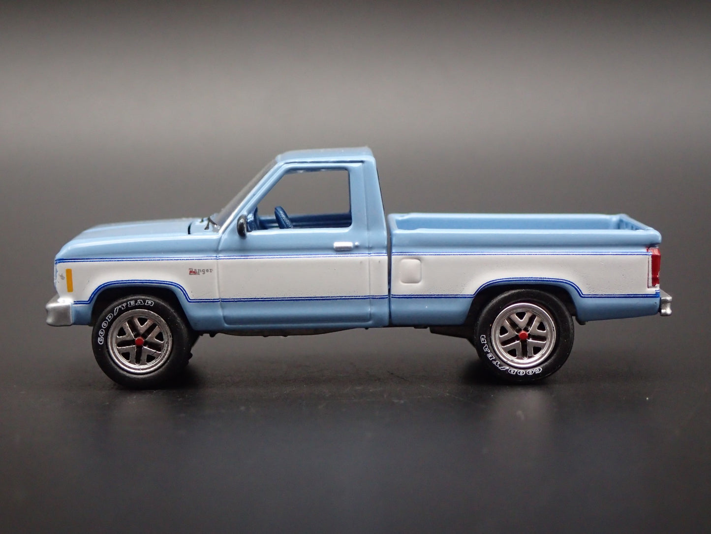 1984 84 FORD RANGER XL PICKUP TRUCK BLUE 1:64 SCALE DIORAMA DIECAST MODEL CAR
