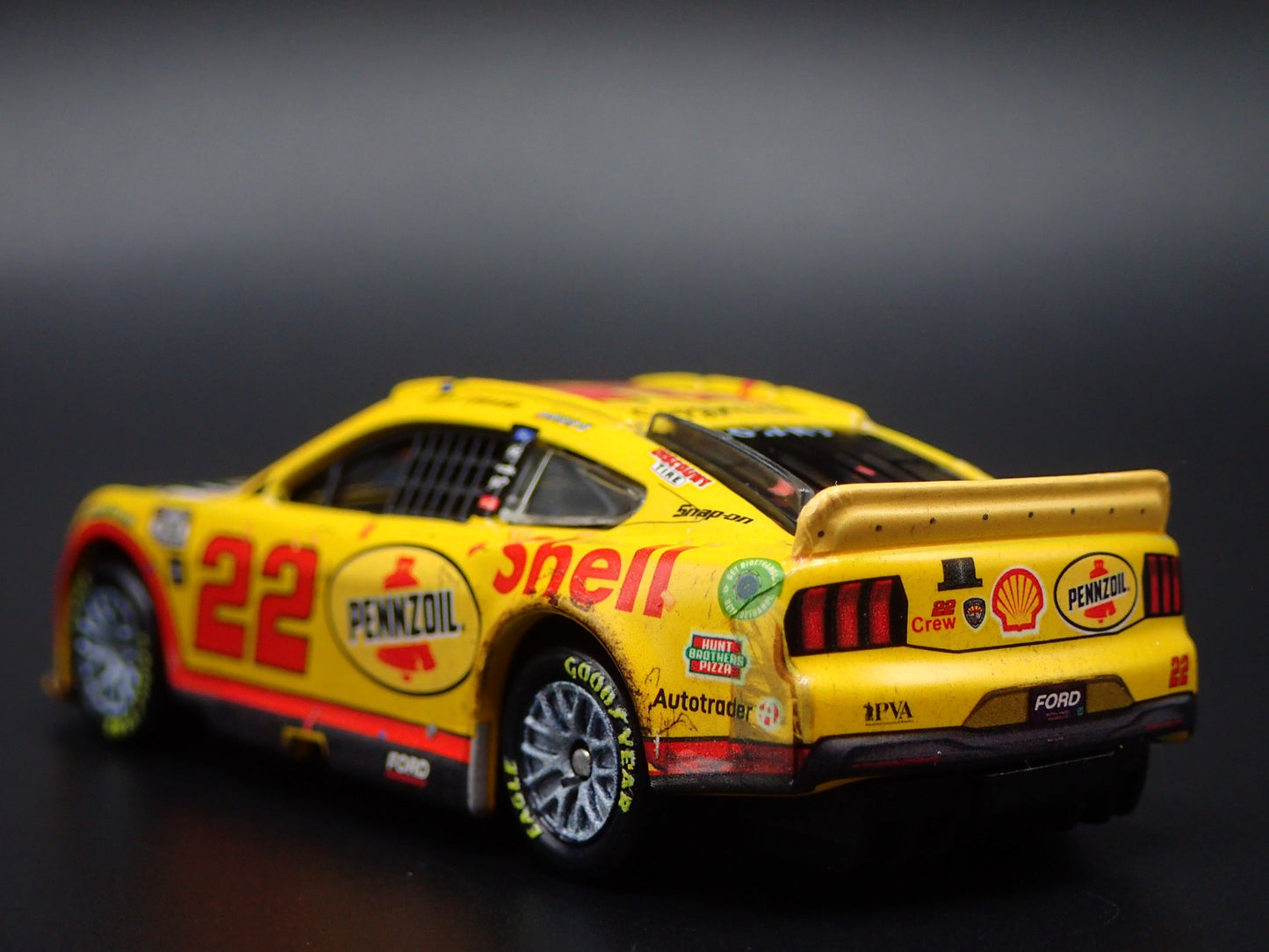 2024 24 FORD MUSTANG 22 JOEY LOGANO PENNZOIL NASCAR 1:64 SCALE DIECAST MODEL CAR