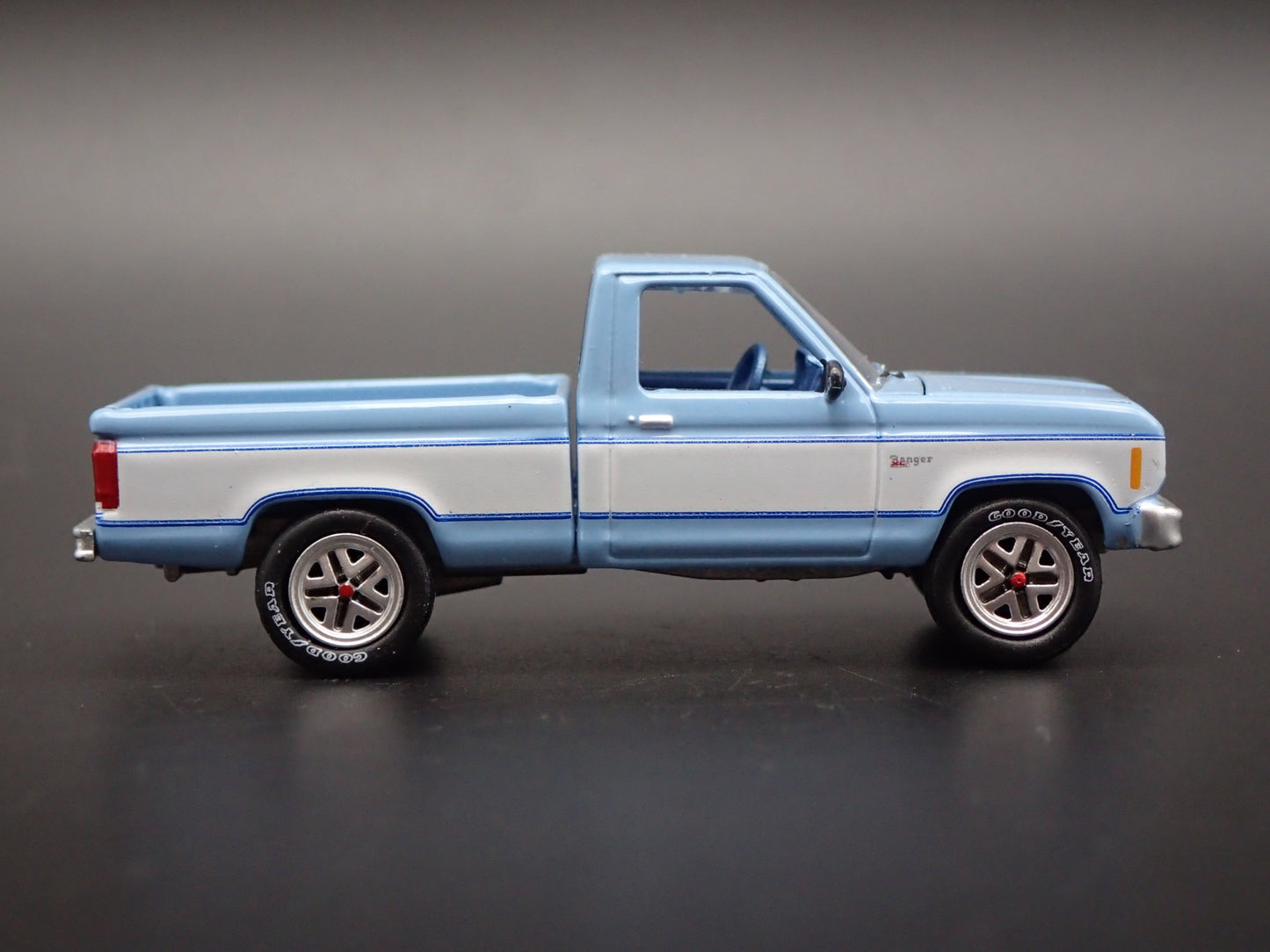 1984 84 FORD RANGER XL PICKUP TRUCK BLUE 1:64 SCALE DIORAMA DIECAST MODEL CAR