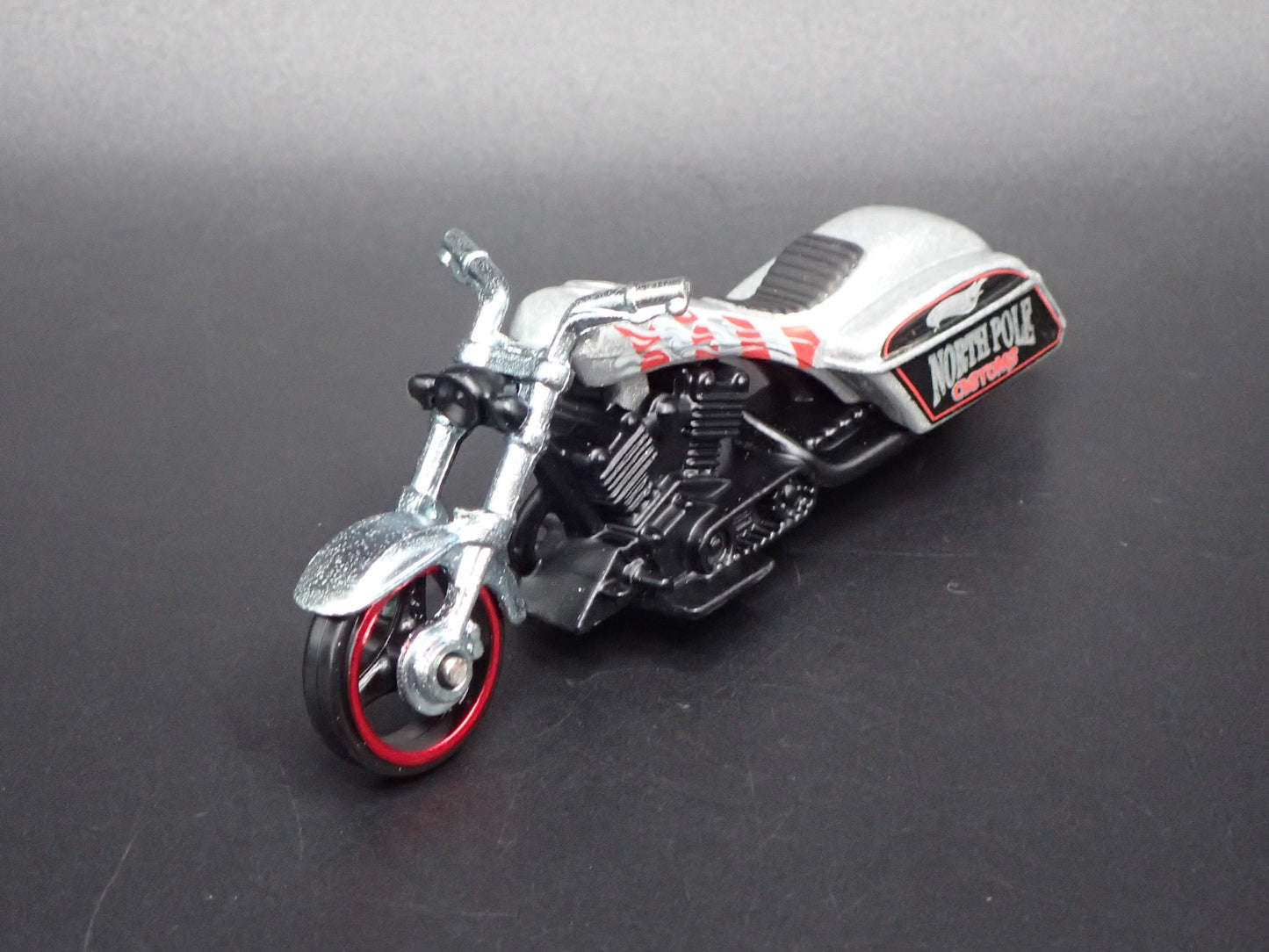 BAD BAGGER MOTORCYCLE SILVER HOT WHEELS 1:64 HW SCALE DIORAMA DIECAST MODEL CAR