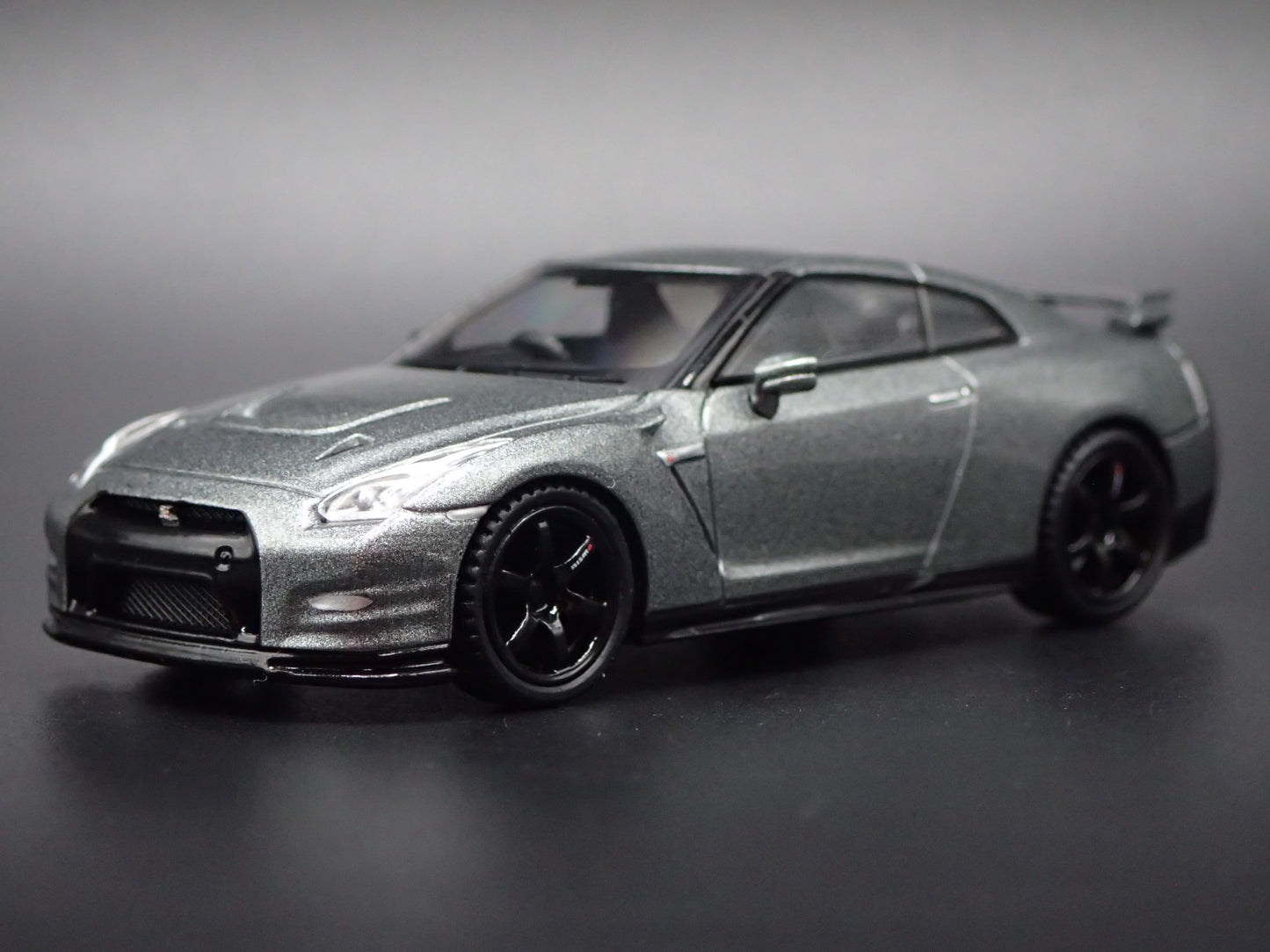 2007-2025 NISSAN GTR R35 NISMO 1:64 SCALE COLLECTIBLE DIORAMA DIECAST MODEL CAR