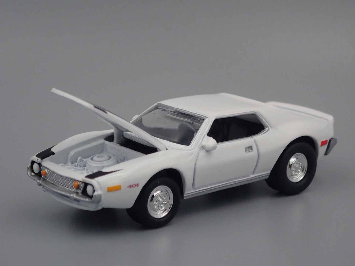 1972 72 AMC JAVELIN WHITE 1:64 SCALE COLLECTIBLE DIORAMA DIECAST MODEL CAR