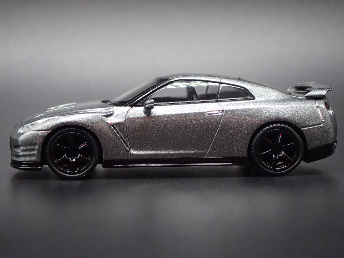 2007-2025 NISSAN GTR R35 NISMO 1:64 SCALE COLLECTIBLE DIORAMA DIECAST MODEL CAR