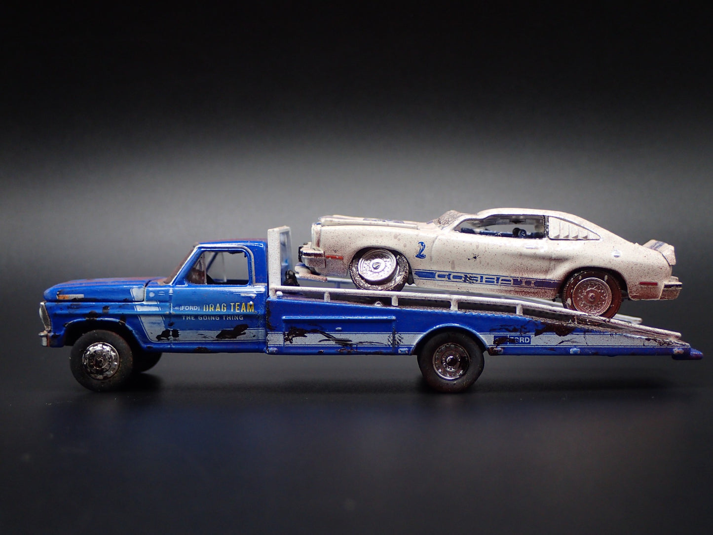 1969 FORD F350 RAMP TOW TRUCK FLATBED w 1976 MUSTANG BARN FIND 1:64 DIECAST CAR