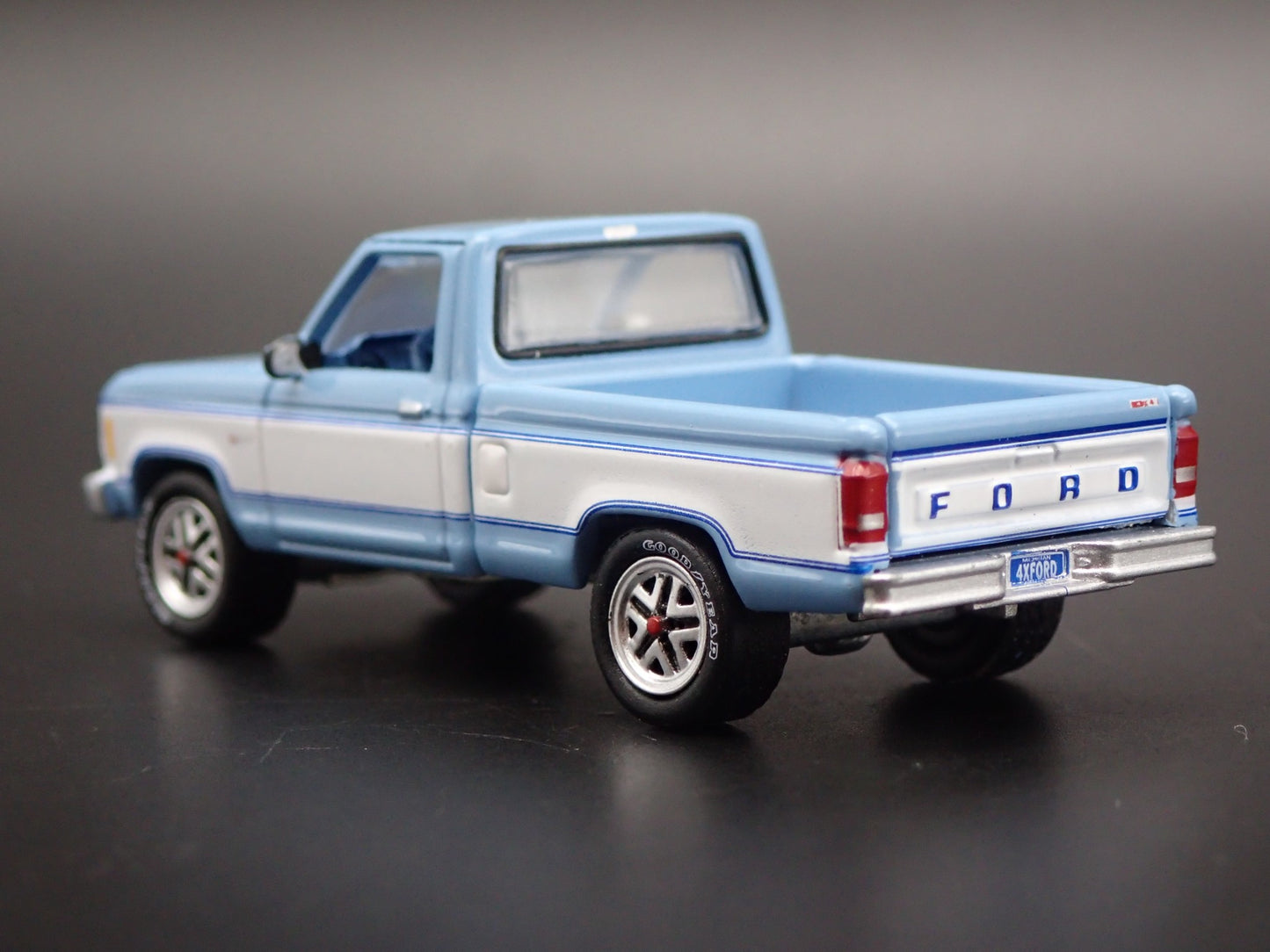 1984 84 FORD RANGER XL PICKUP TRUCK BLUE 1:64 SCALE DIORAMA DIECAST MODEL CAR
