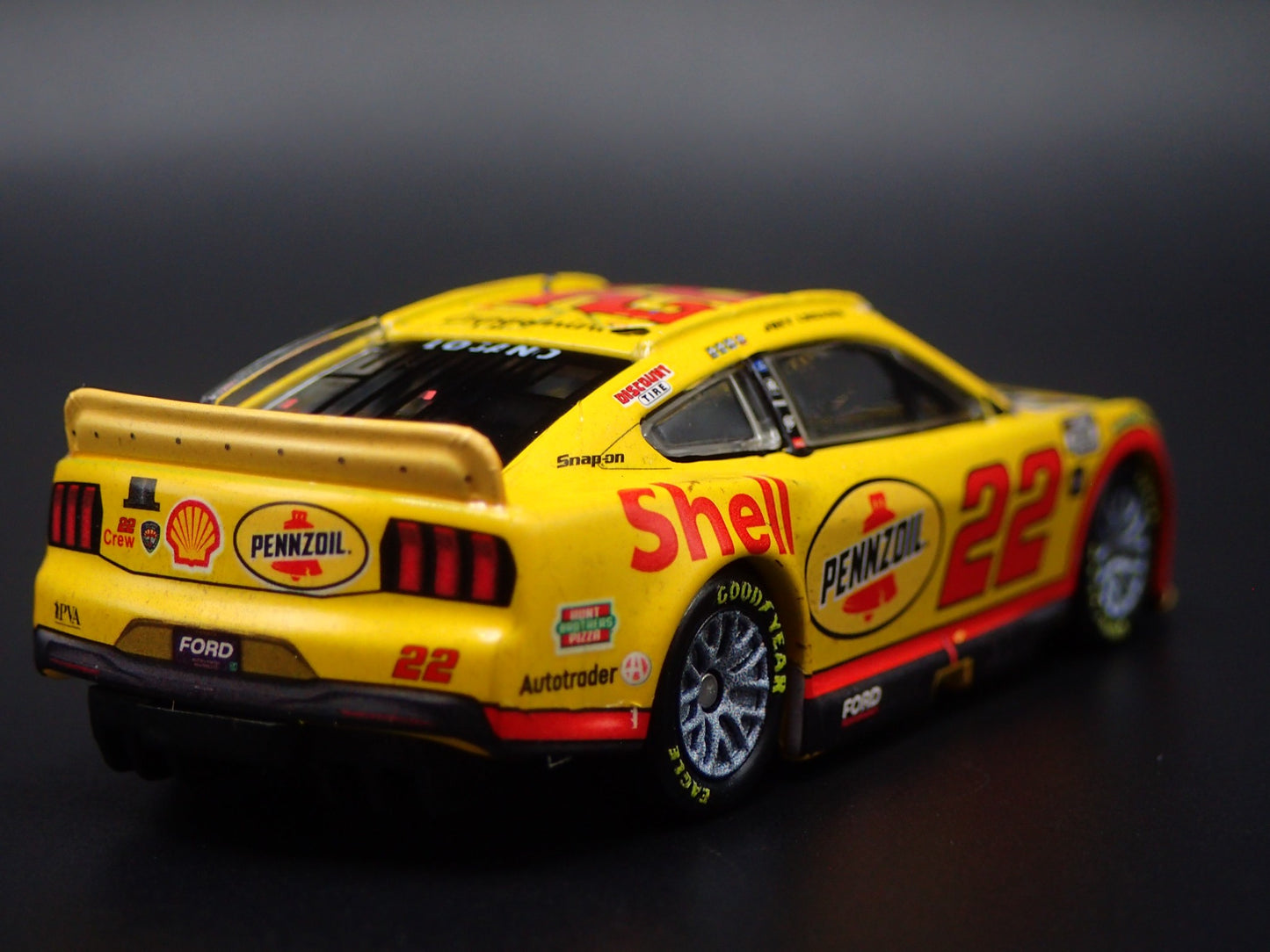 2024 24 FORD MUSTANG 22 JOEY LOGANO PENNZOIL NASCAR 1:64 SCALE DIECAST MODEL CAR