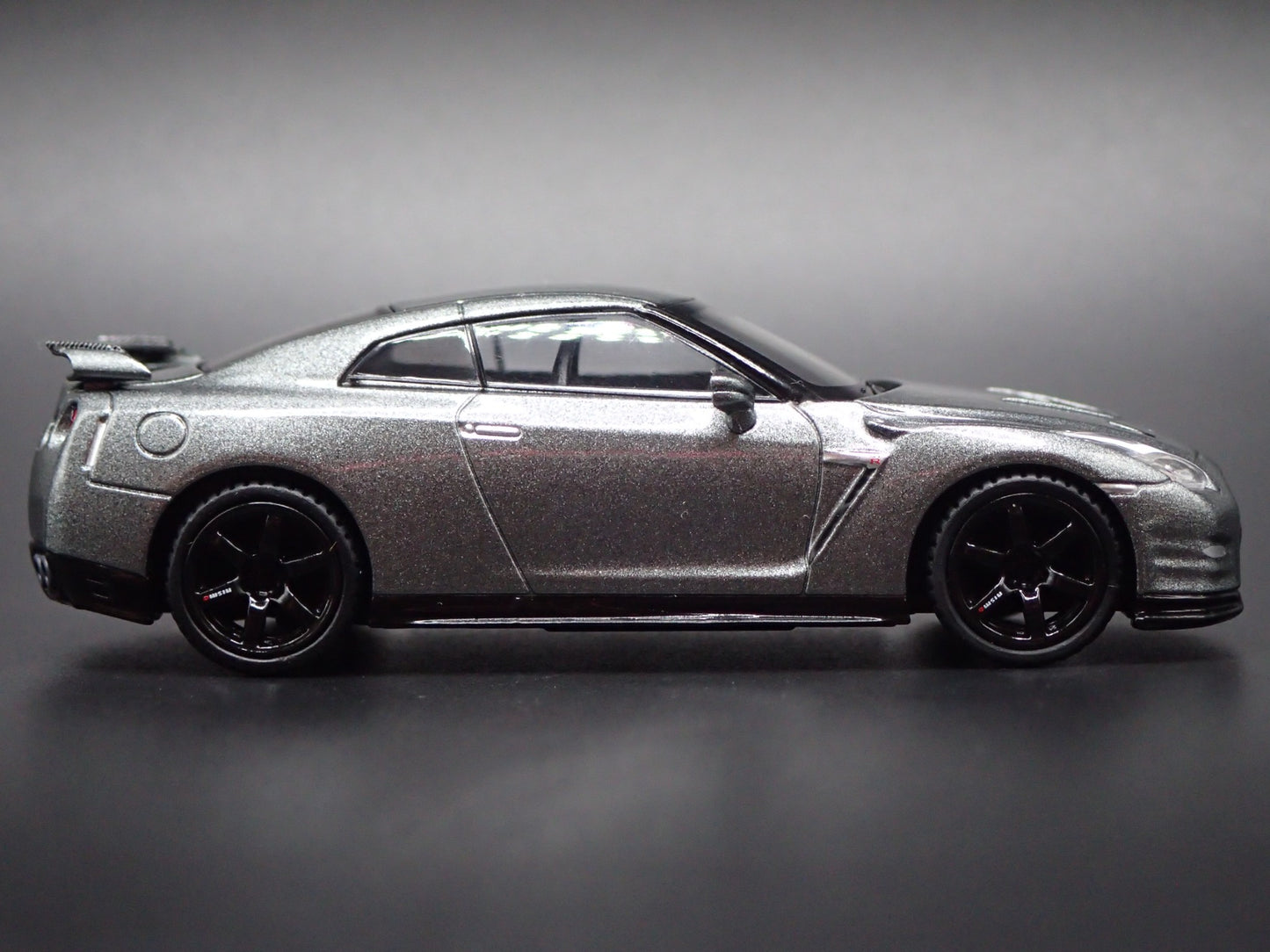 2007-2025 NISSAN GTR R35 NISMO 1:64 SCALE COLLECTIBLE DIORAMA DIECAST MODEL CAR