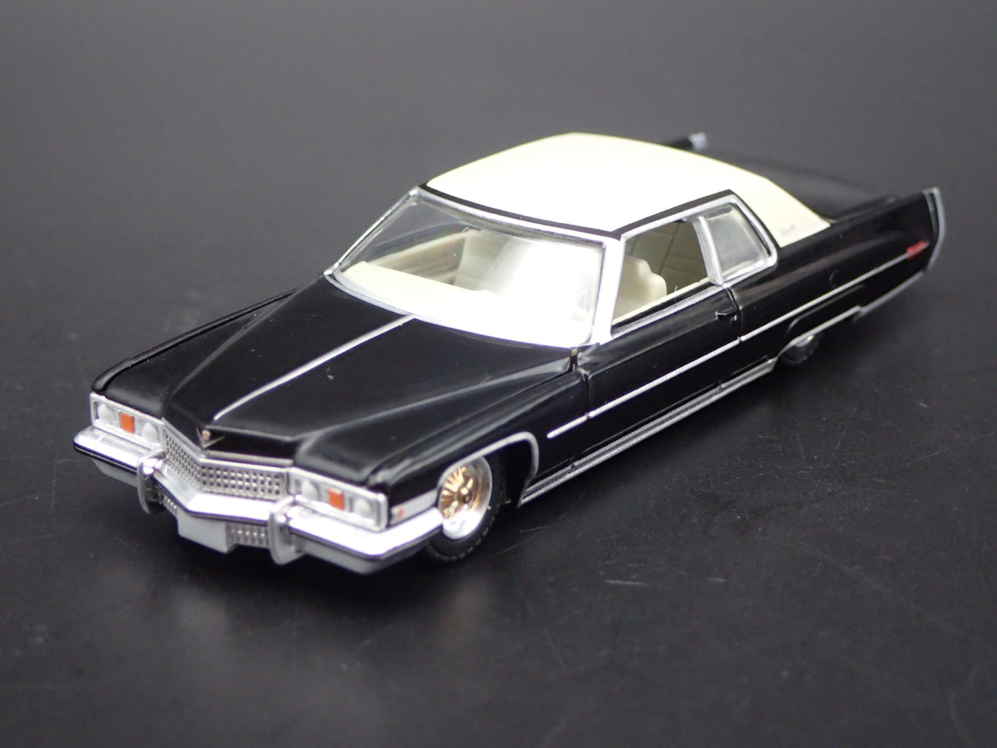 1973 CADILLAC CADDY COUPE DEVILLE LOWRIDER 1:64 SCALE DIORAMA DIECAST MODEL CAR