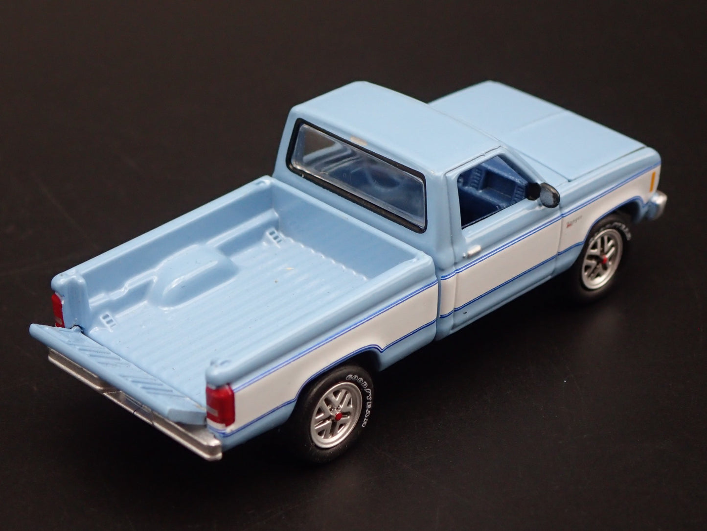 1984 84 FORD RANGER XL PICKUP TRUCK BLUE 1:64 SCALE DIORAMA DIECAST MODEL CAR
