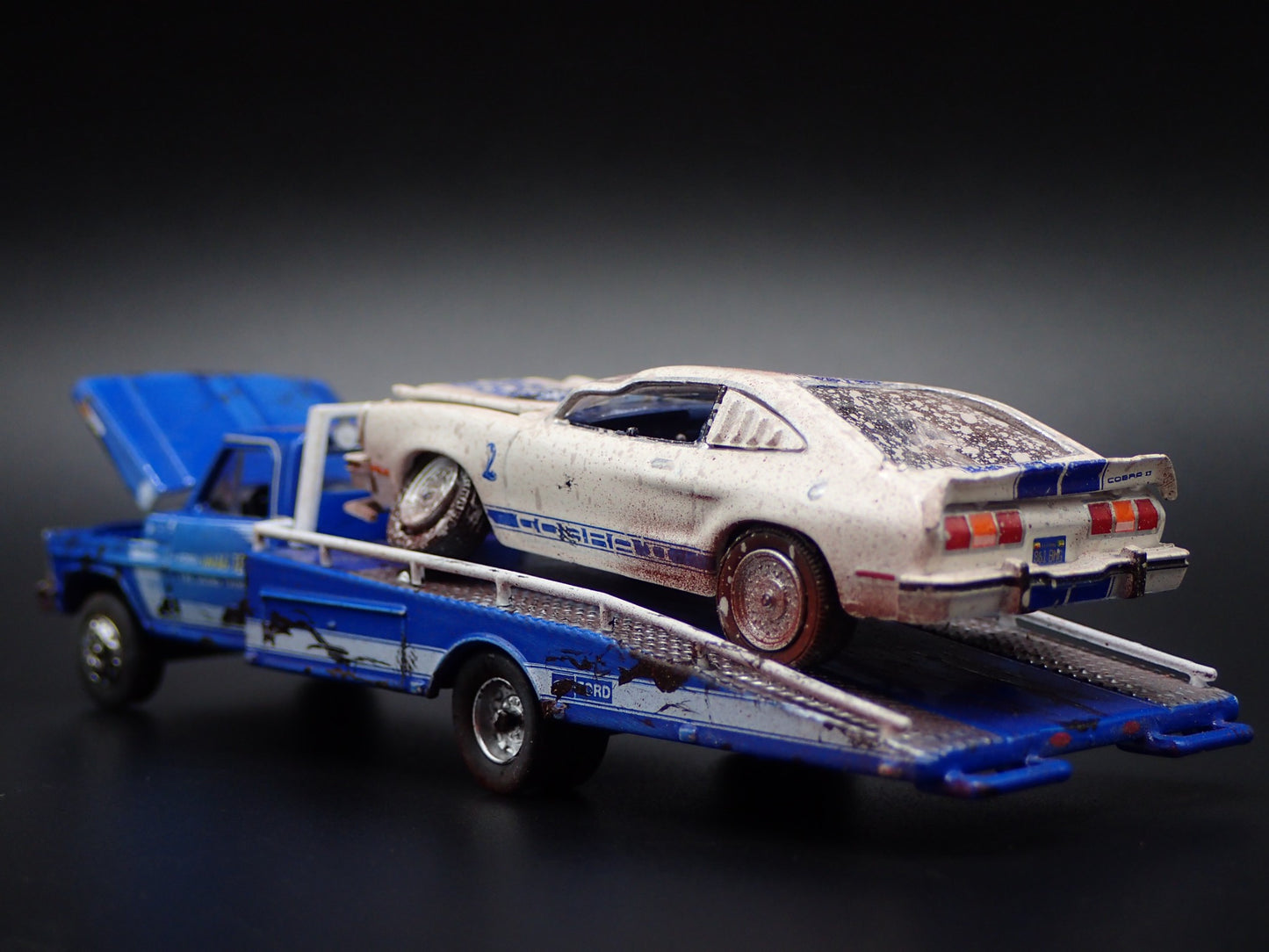 1969 FORD F350 RAMP TOW TRUCK FLATBED w 1976 MUSTANG BARN FIND 1:64 DIECAST CAR