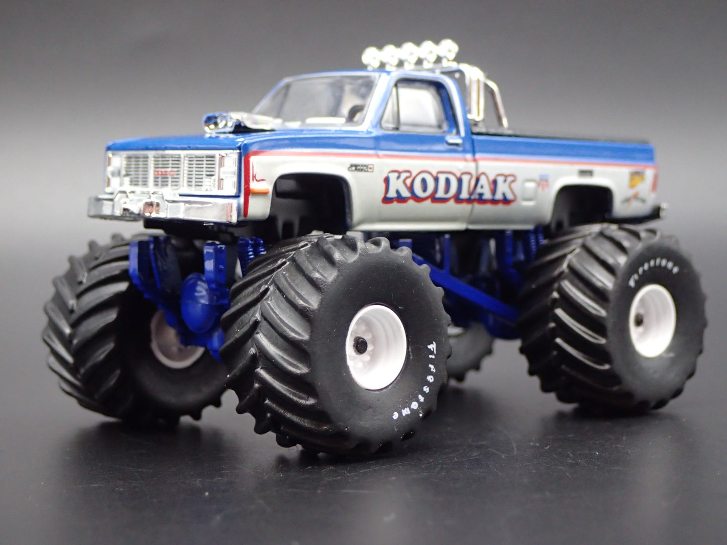 1987 87 GMC SIERRA MONSTER TRUCK SQUAREBODY KODIAK 1/64 SCALE DIECAST MODEL CAR