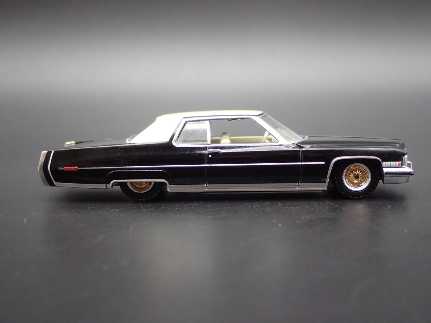 1973 CADILLAC CADDY COUPE DEVILLE LOWRIDER 1:64 SCALE DIORAMA DIECAST MODEL CAR
