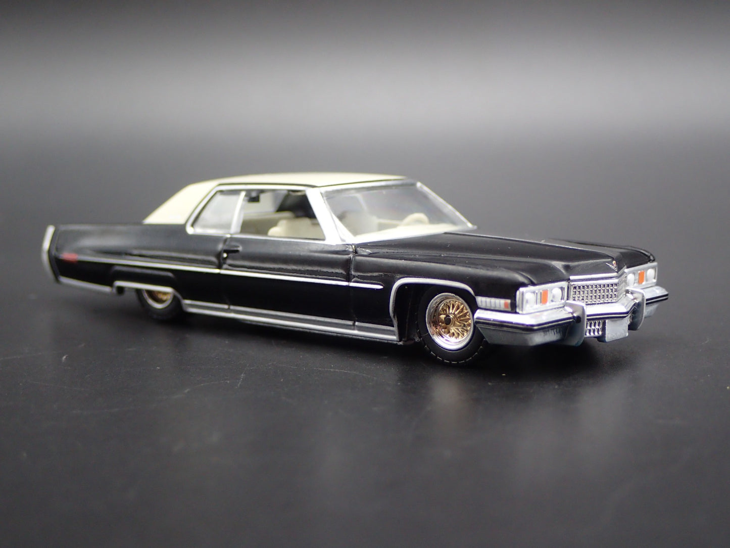 1973 CADILLAC CADDY COUPE DEVILLE LOWRIDER 1:64 SCALE DIORAMA DIECAST MODEL CAR