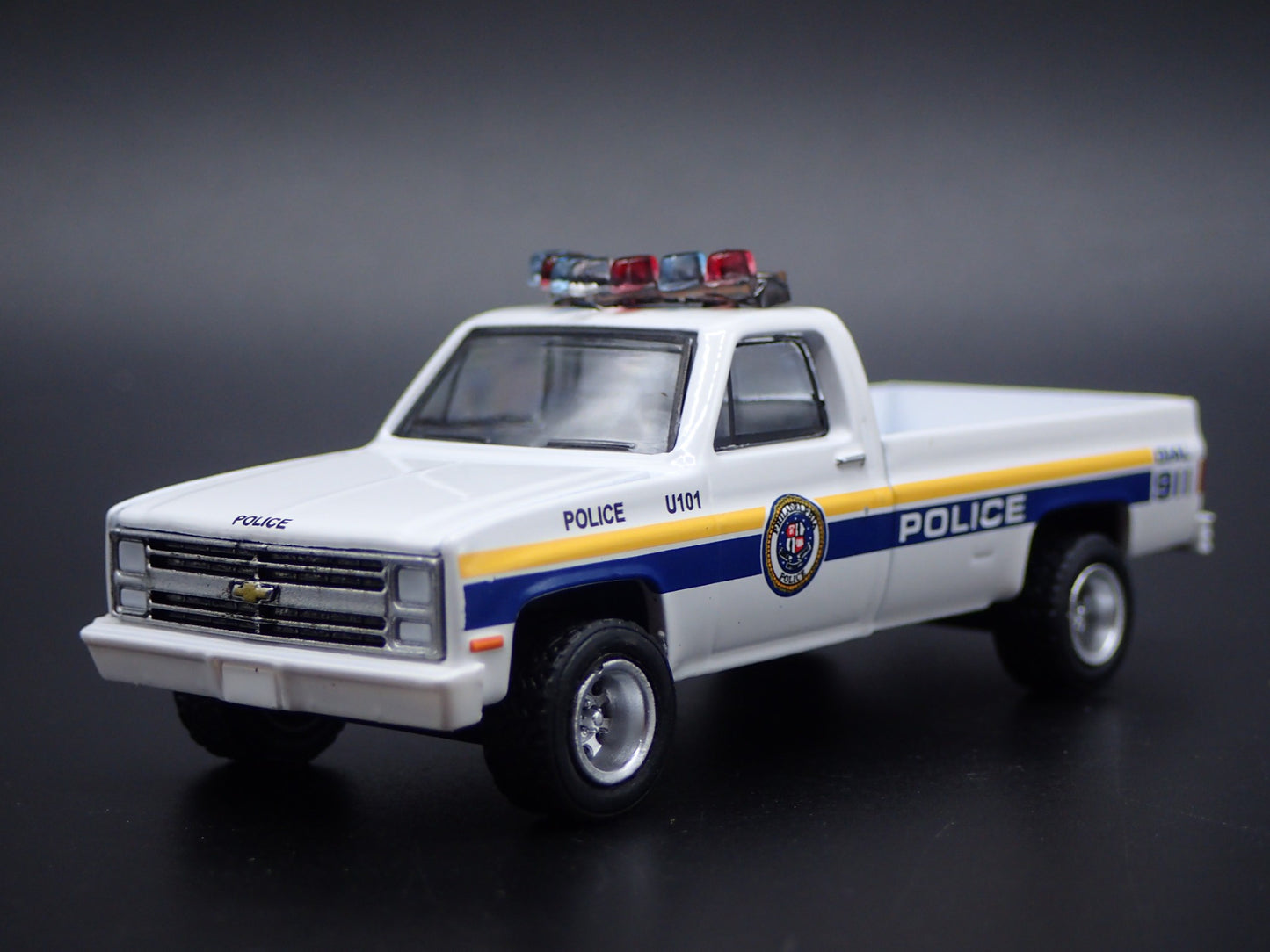 1986 86 CHEVY TRUCK M1008 SQUAREBODY PHL, PA POLICE 1:64 SCALE DIECAST MODEL CAR