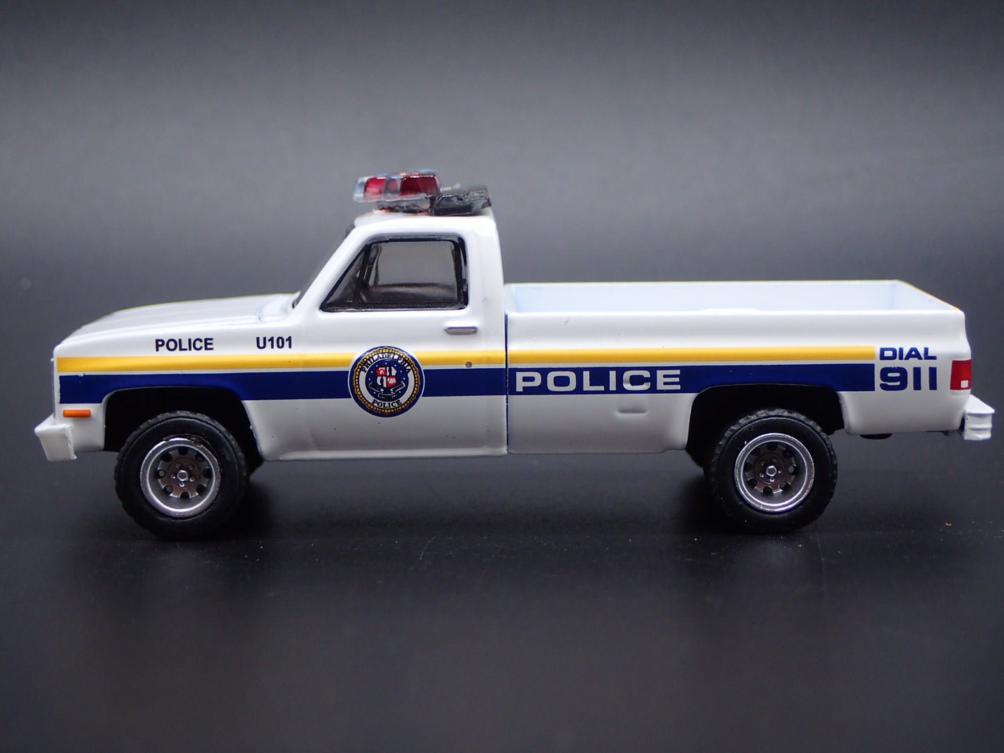 1986 86 CHEVY TRUCK M1008 SQUAREBODY PHL, PA POLICE 1:64 SCALE DIECAST MODEL CAR