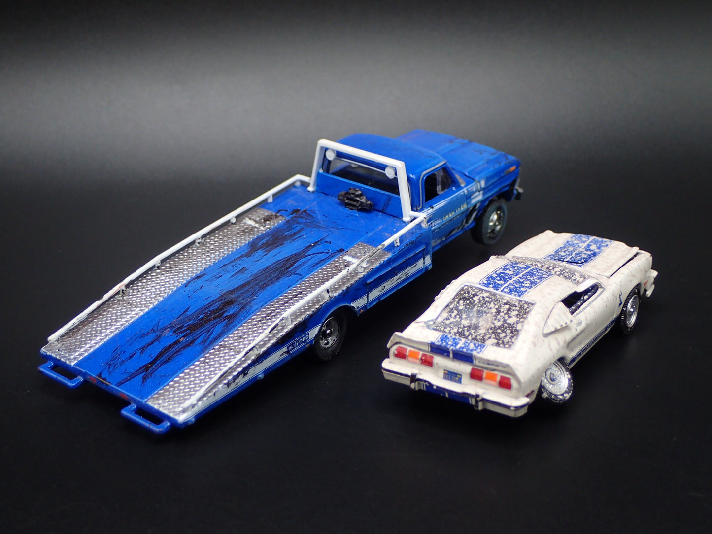 1969 FORD F350 RAMP TOW TRUCK FLATBED w 1976 MUSTANG BARN FIND 1:64 DIECAST CAR