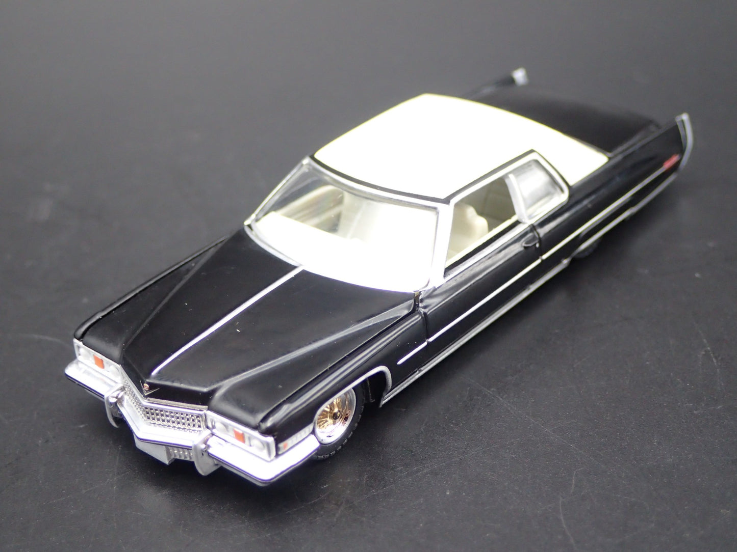 1973 CADILLAC CADDY COUPE DEVILLE LOWRIDER 1:64 SCALE DIORAMA DIECAST MODEL CAR