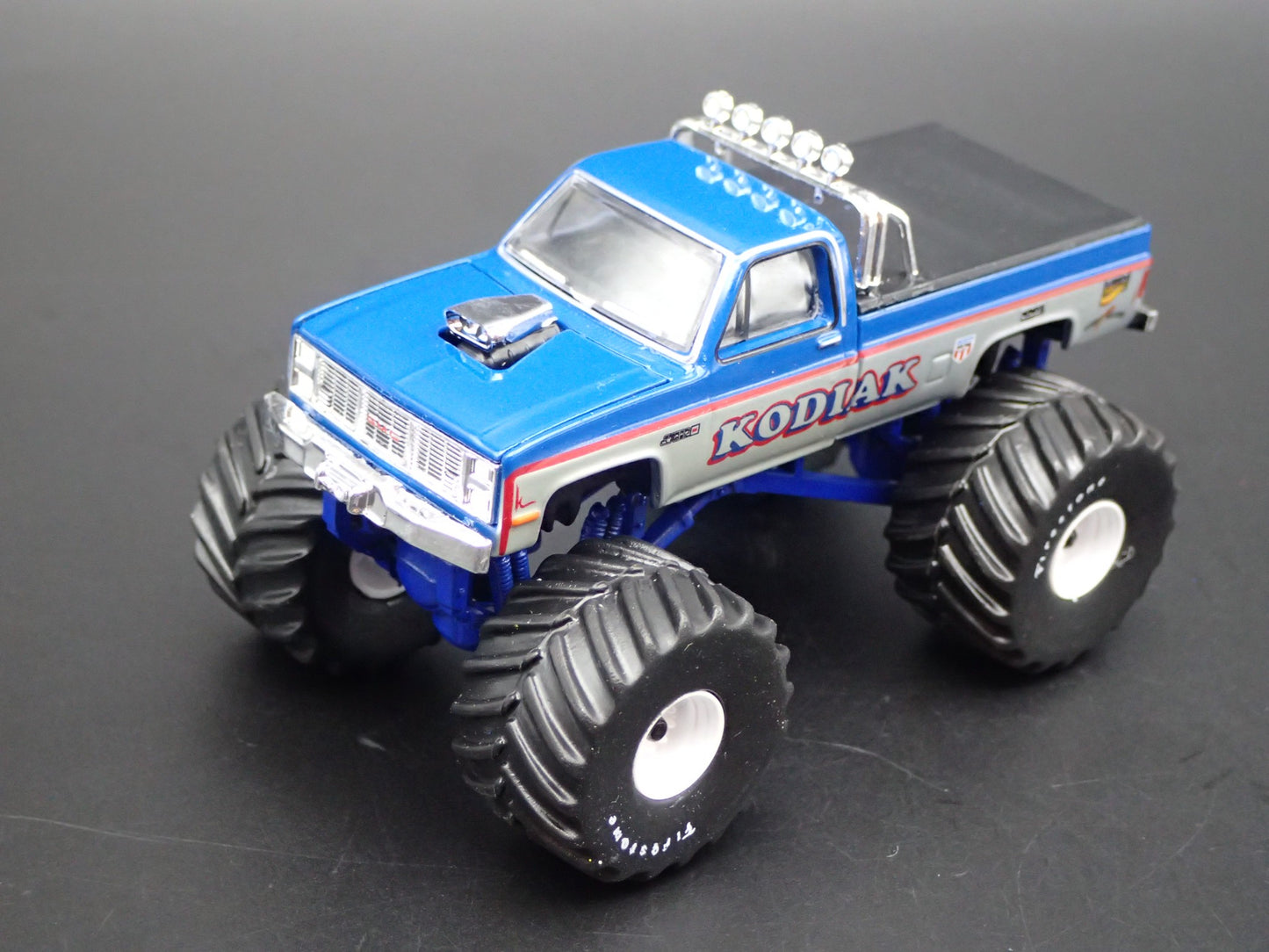 1987 87 GMC SIERRA MONSTER TRUCK SQUAREBODY KODIAK 1/64 SCALE DIECAST MODEL CAR