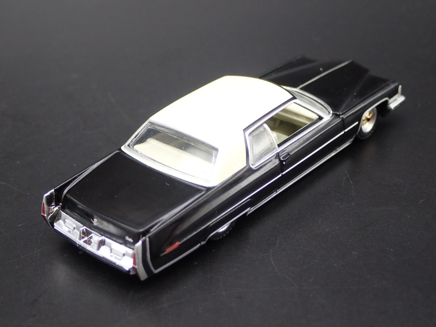 1973 CADILLAC CADDY COUPE DEVILLE LOWRIDER 1:64 SCALE DIORAMA DIECAST MODEL CAR