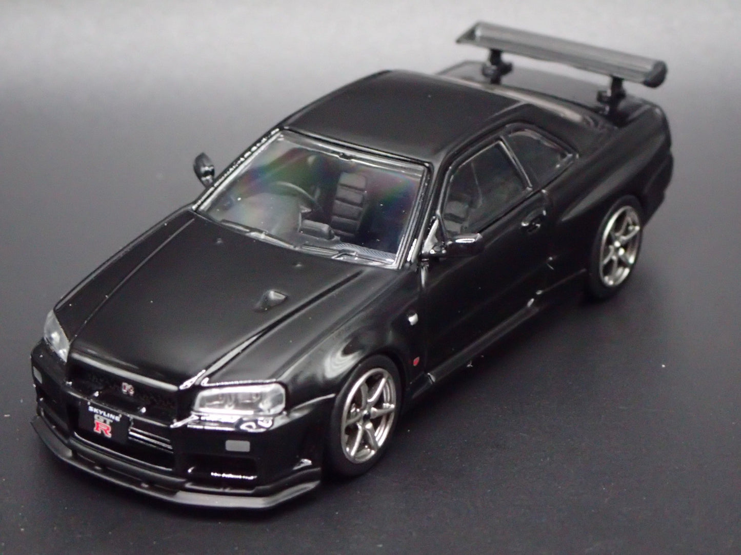 1999-2002 NISSAN SKYLINE GTR R34 VSPEC II 1:64 SCALE DIORAMA DIECAST MODEL CAR
