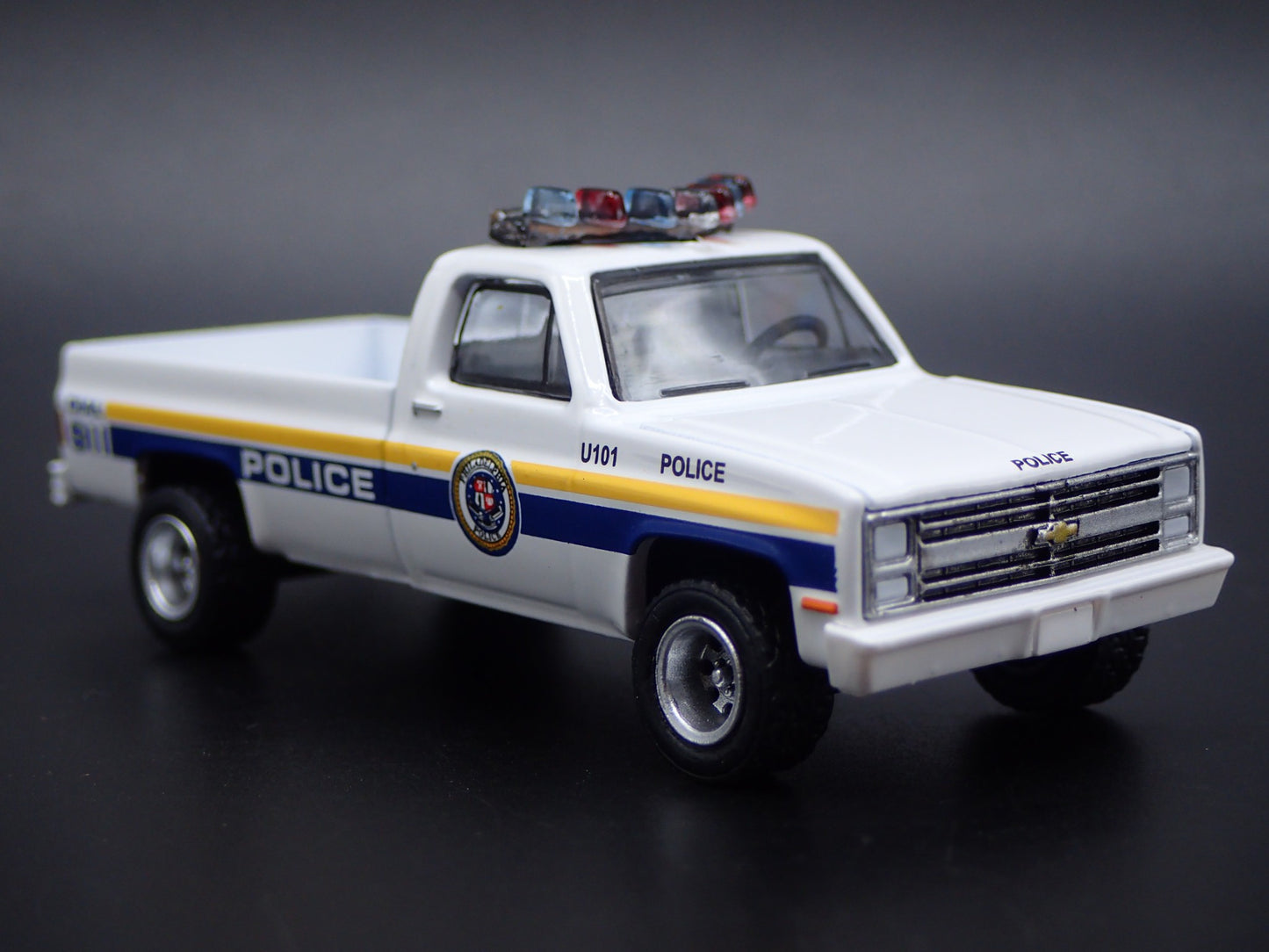 1986 86 CHEVY TRUCK M1008 SQUAREBODY PHL, PA POLICE 1:64 SCALE DIECAST MODEL CAR