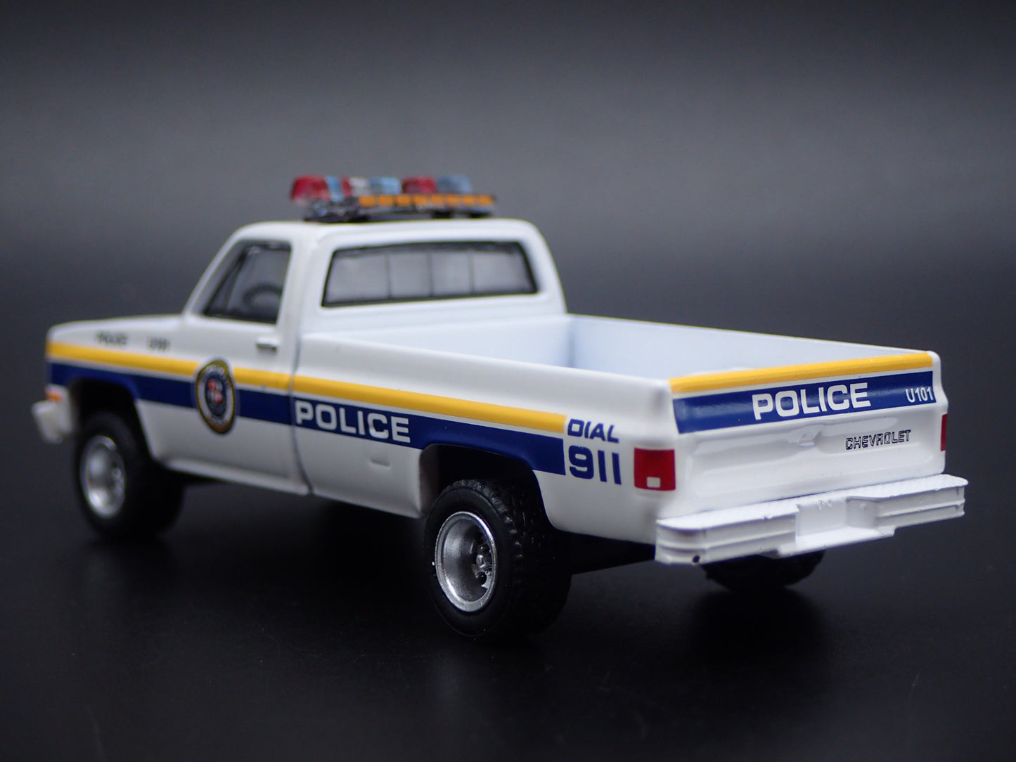 1986 86 CHEVY TRUCK M1008 SQUAREBODY PHL, PA POLICE 1:64 SCALE DIECAST MODEL CAR