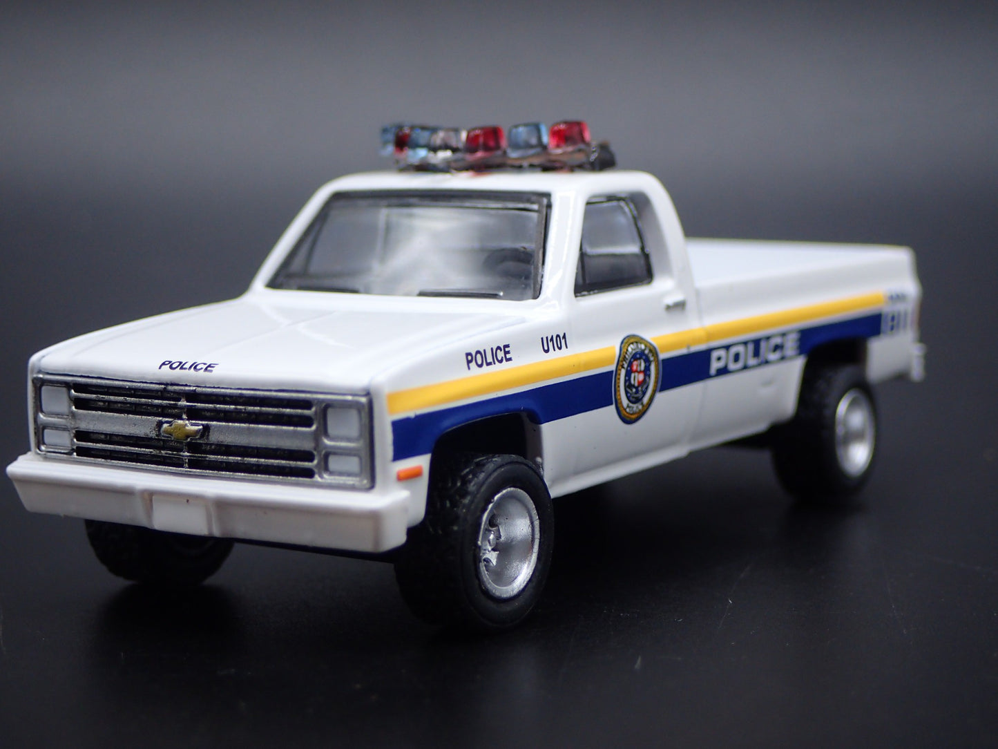 1986 86 CHEVY TRUCK M1008 SQUAREBODY PHL, PA POLICE 1:64 SCALE DIECAST MODEL CAR