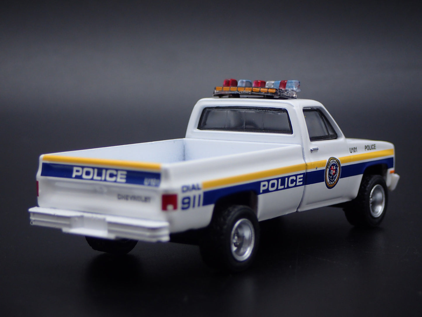 1986 86 CHEVY TRUCK M1008 SQUAREBODY PHL, PA POLICE 1:64 SCALE DIECAST MODEL CAR