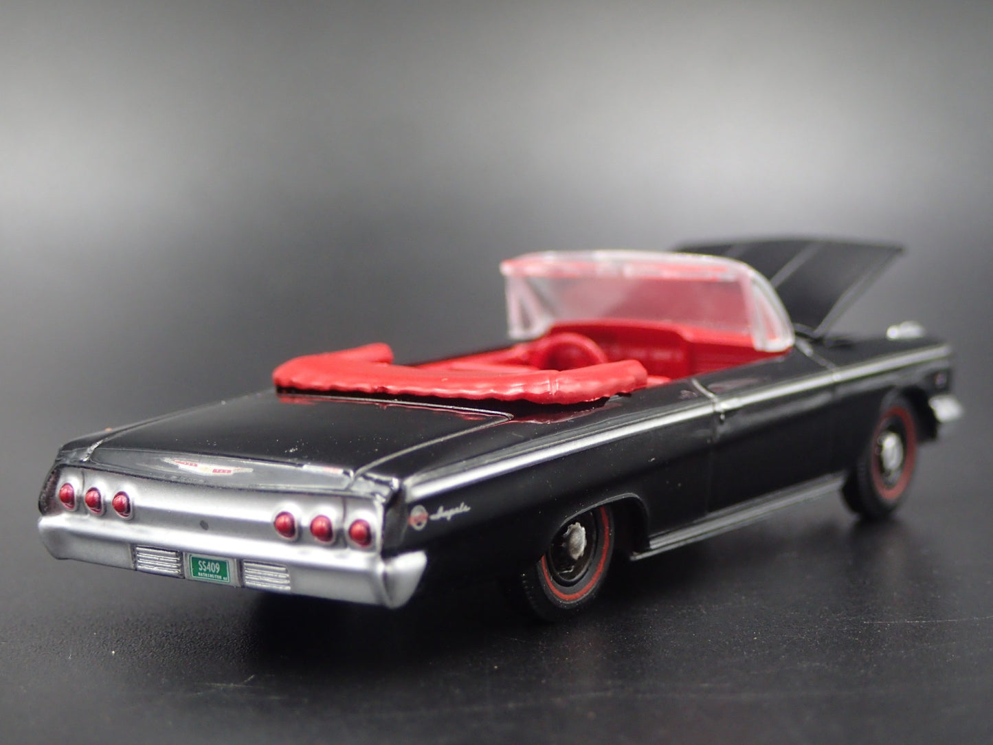1962 62 CHEVY CHEVROLET IMPALA SS 409 CONVERTIBLE 1:64 SCALE DIECAST MODEL CAR
