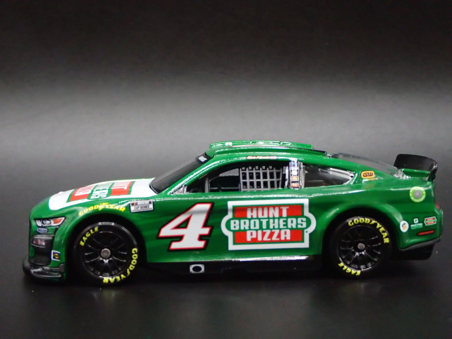 2022 MUSTANG #4 KEVIN HARVICK HUNT BROTHERS PIZZA NASCAR 1:64 DIECAST MODEL CAR
