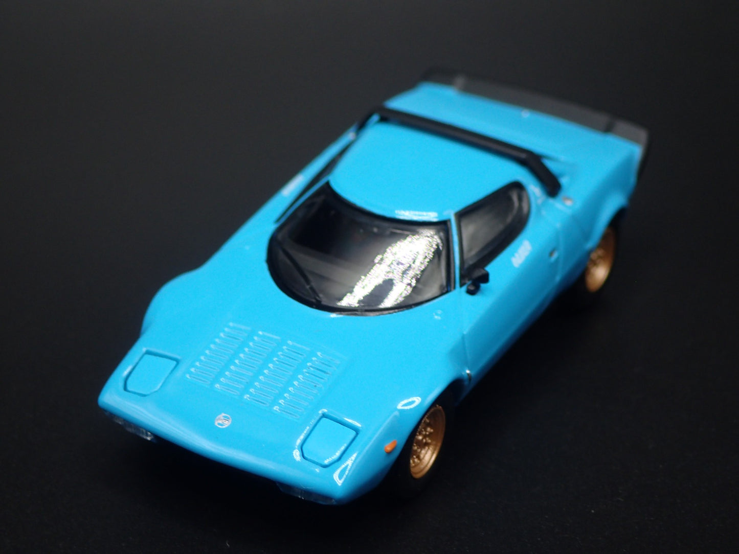 1973-1978 LANCIA STRATOS HF STRADALE BLUE 1:64 SCALE DIORAMA DIECAST MODEL CAR