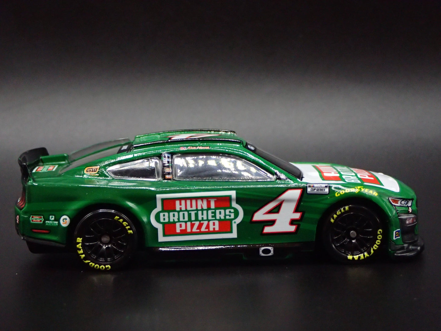 2022 MUSTANG #4 KEVIN HARVICK HUNT BROTHERS PIZZA NASCAR 1:64 DIECAST MODEL CAR