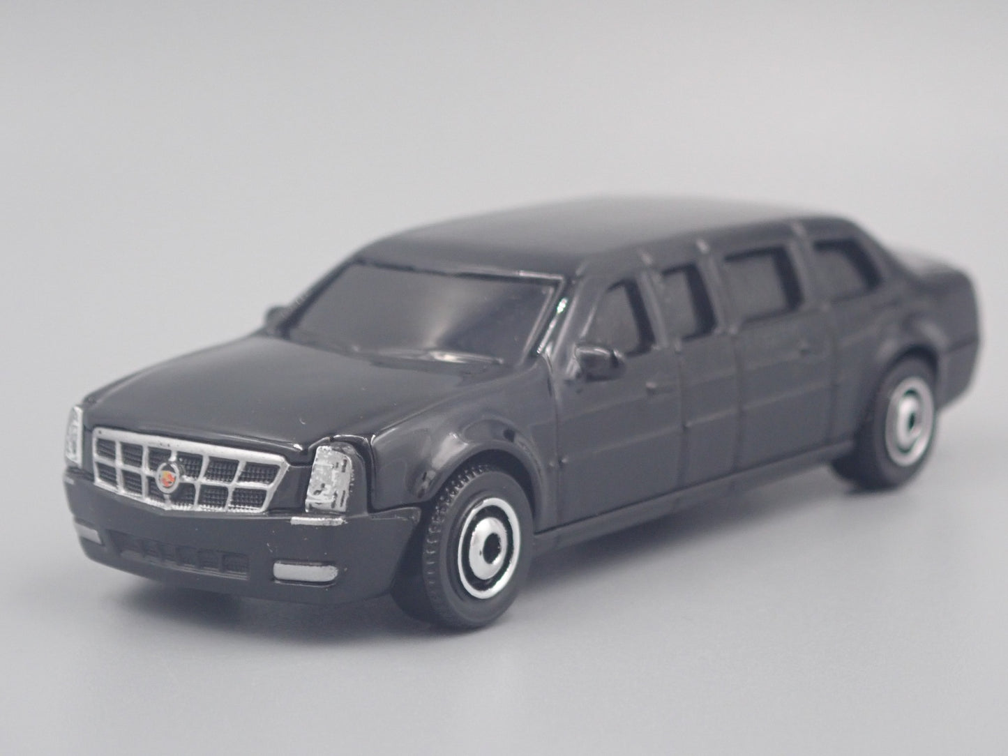 CADILLAC ONE PRESIDENTIAL LIMOUSINE RARE  1:64 COLLECTIBLE DIECAST MODEL CAR